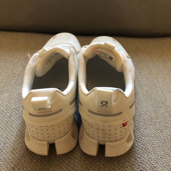 SOLD On Running Cloud Terry. Women’s White Size 10. Very good condition. - Picture 6 of 9